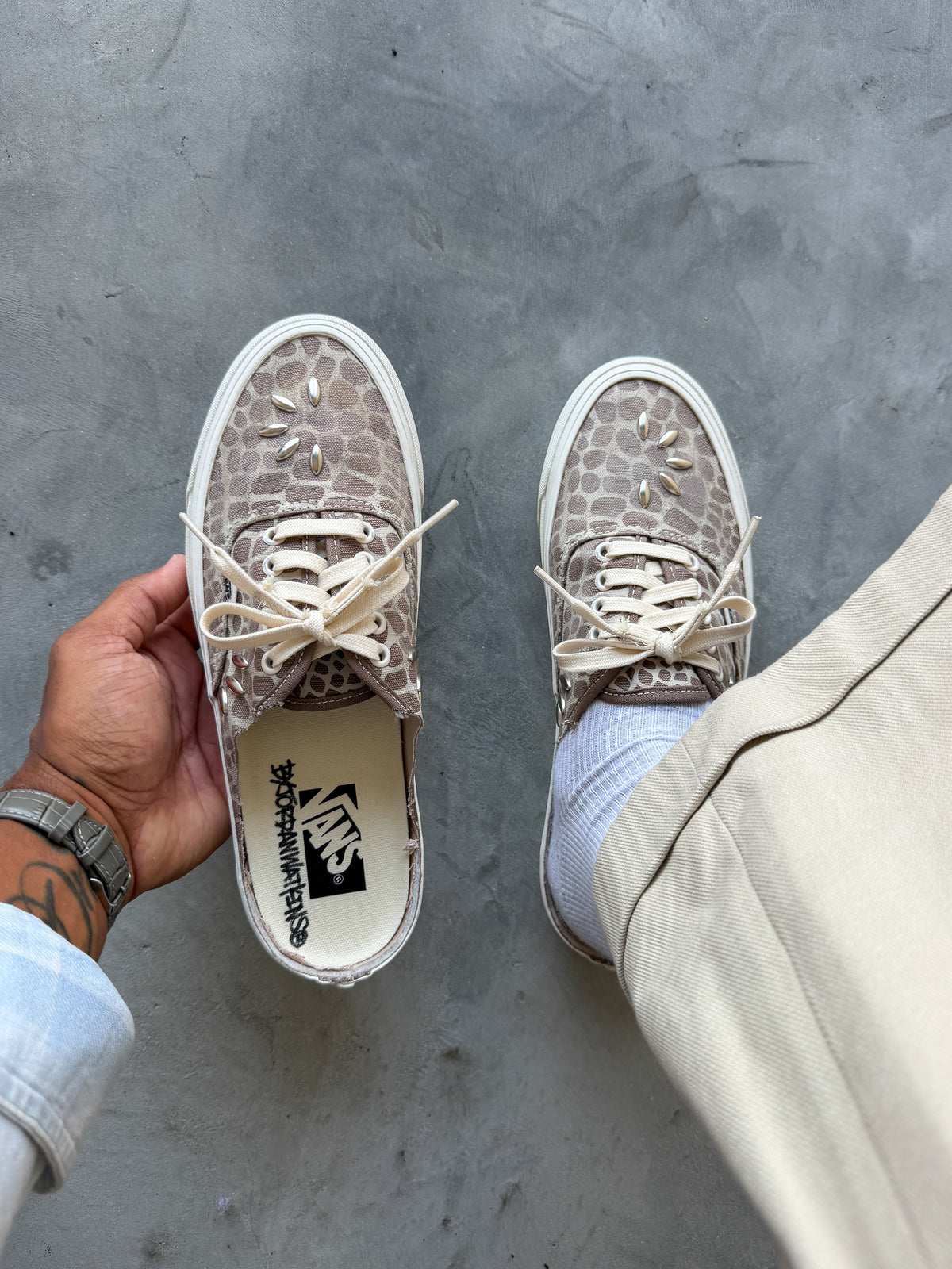 CROC BROWN Slip on sample